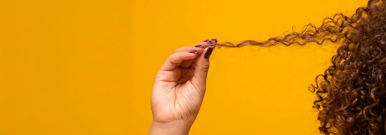 Cómo refrescar y reactivar el rizo para una definición duradera