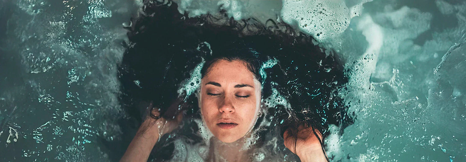 Mantén tus rizos libres de frizz y bien definidos, incluso en días húmedos