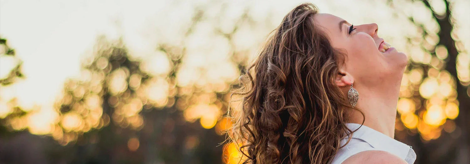 Cómo incorporar la hidratación en tu rutina de cuidado del cabello rizado