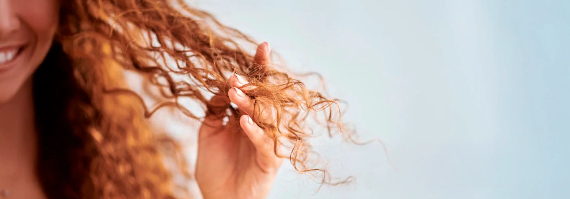 Cómo pasar de un cabello dañado a un cabello rizado sano y radiante