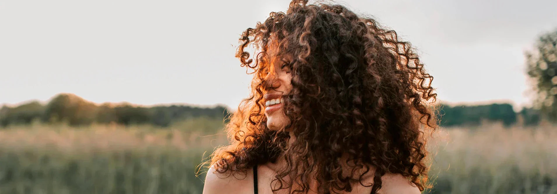 Cómo lograr un volumen natural en el cabello rizado